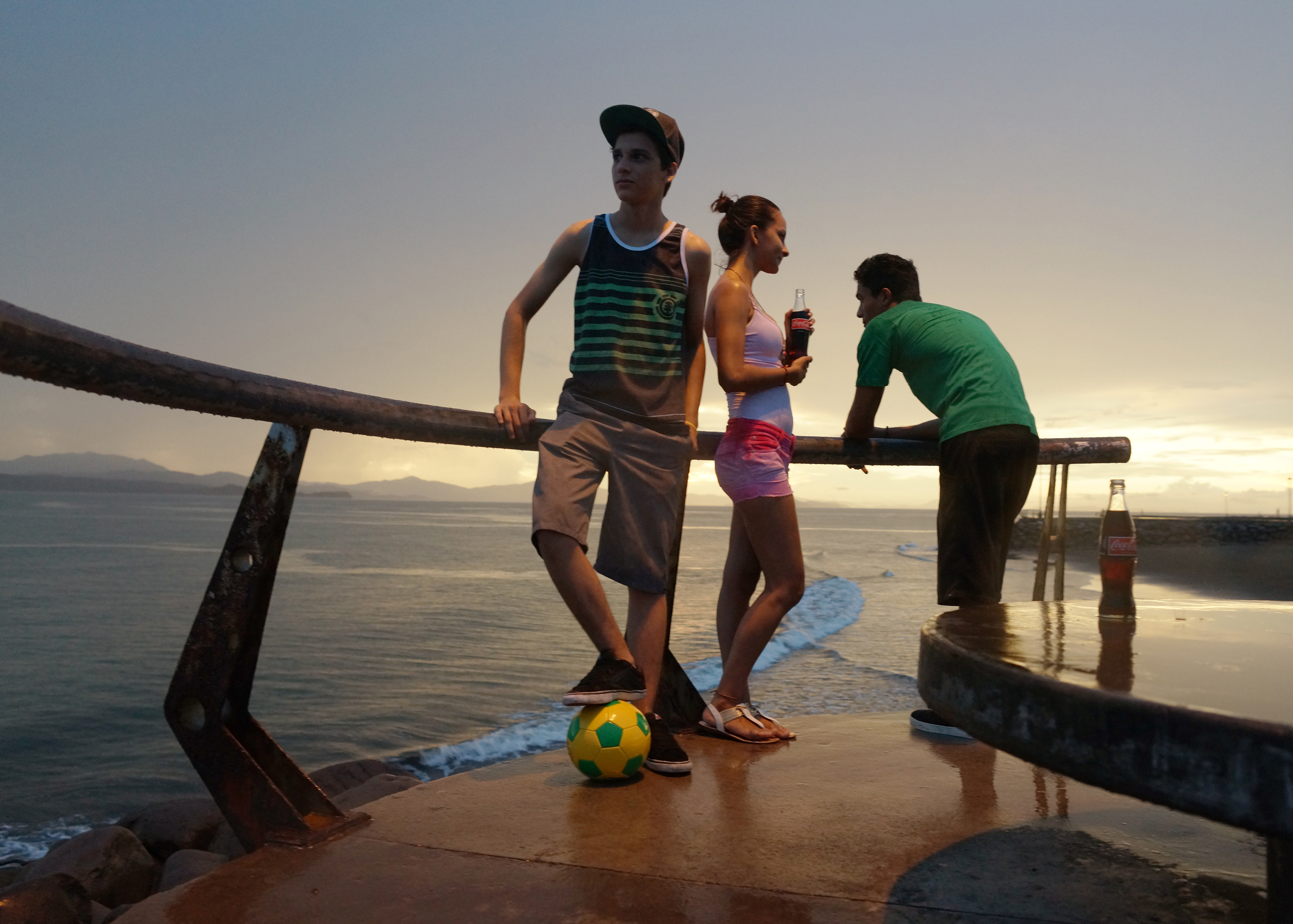 3friendswatchsunset3